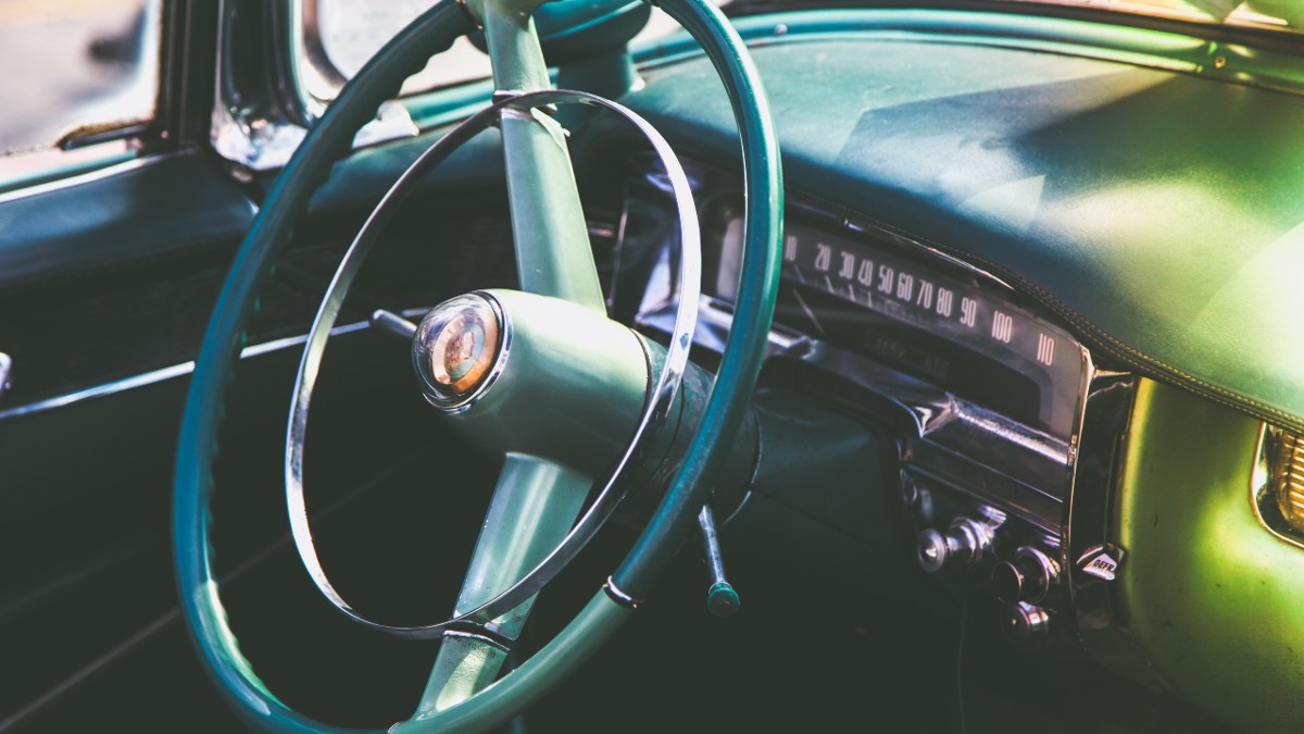 why-do-old-cars-have-a-horizontal-speedometer-not-vertical