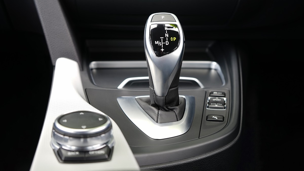 What Is The Plus And Minus On A Gear Shift & How Do You Use It?