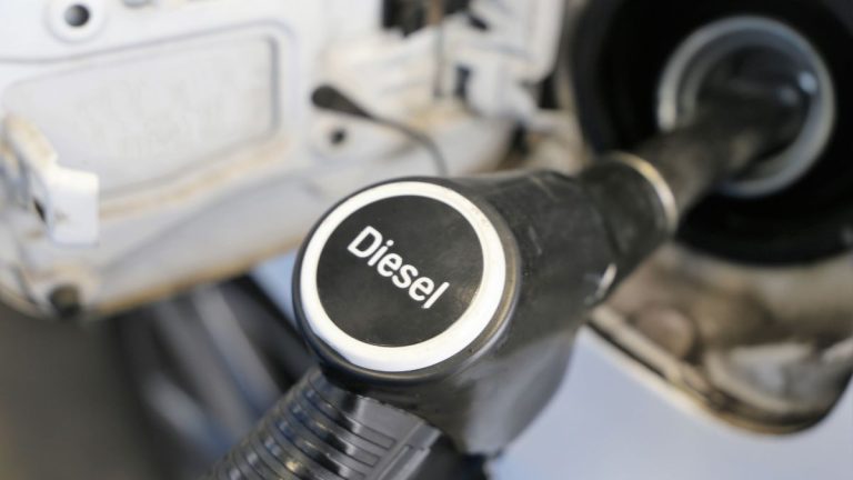 Diesel’s Major Comeback After Electrification: This Giant Returns to “Written-Off” Engines