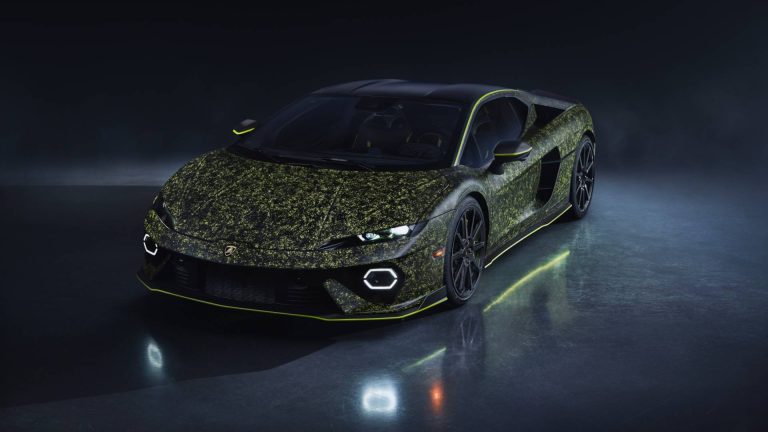 Lamborghini Unveils One-Off Temerario with Crystal Paint Finish