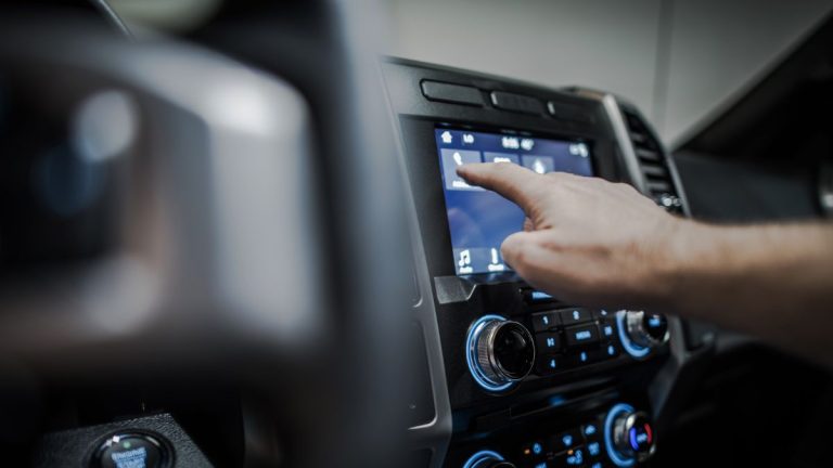 Manufacturers Are Testing Advertising On Your Car Multimedia Screen