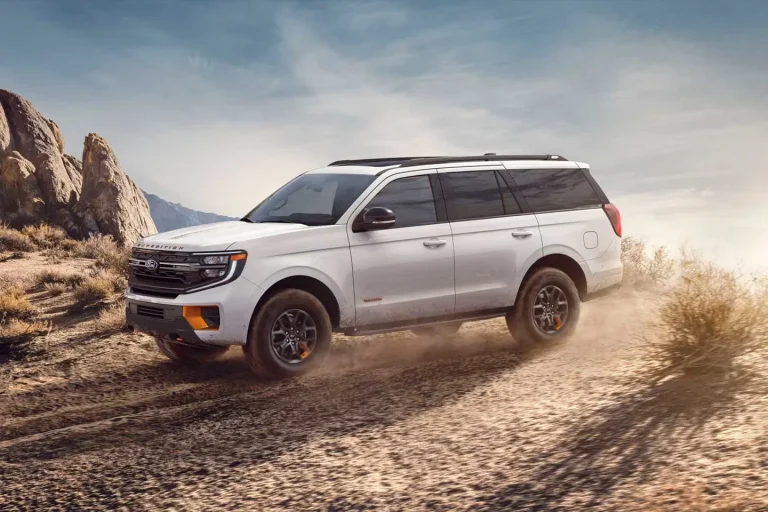 Ford Recalls 2025 Expedition for Airbag Defect