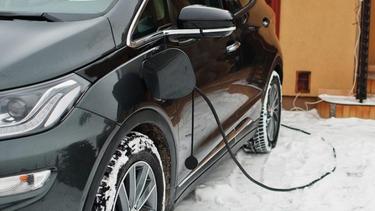 The Cost of Driving 200,000 Kilometers with Diesel, Electric, or Hybrid Power