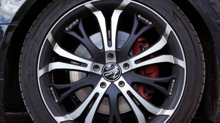 Large Rims Look Stunning but Can Cause Serious Harm: Do They Destroy Your Suspension?