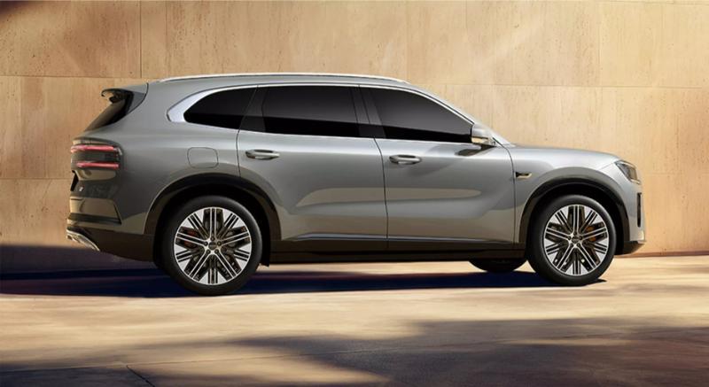 This Chinese SUV Echoes Rolls-Royce Elegance with 1400 Horsepower and a Gasoline Engine This Chinese SUV Echoes Rolls-Royce Elegance with 1400 Horsepower and a Gasoline Engine