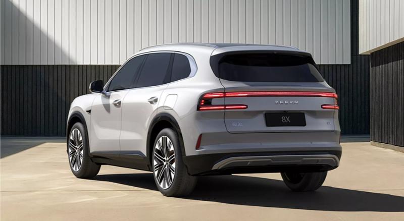 This Chinese SUV Echoes Rolls-Royce Elegance with 1400 Horsepower and a Gasoline Engine This Chinese SUV Echoes Rolls-Royce Elegance with 1400 Horsepower and a Gasoline Engine