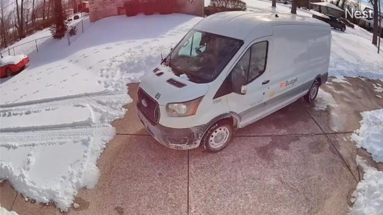 Delivery Driver’s Comical Snowy Driveway Struggle in Louisville Caught on Security Camera