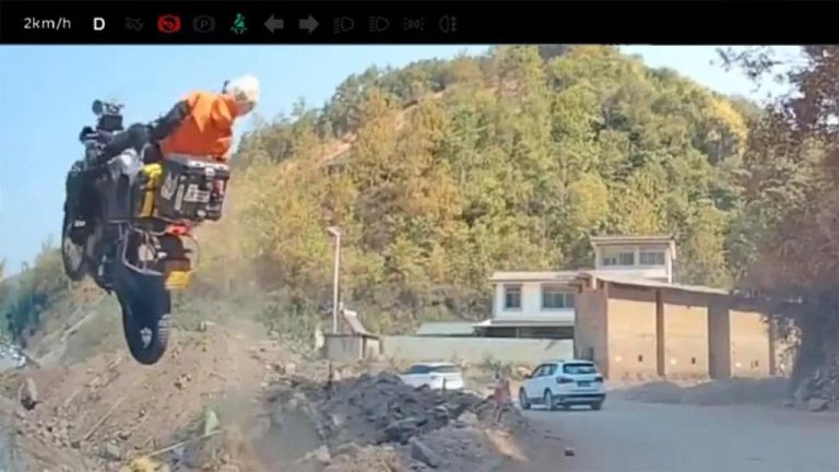 One Wrong Reflex and It’s All Over: See Why This Is Every Motorcyclist’s Nightmare